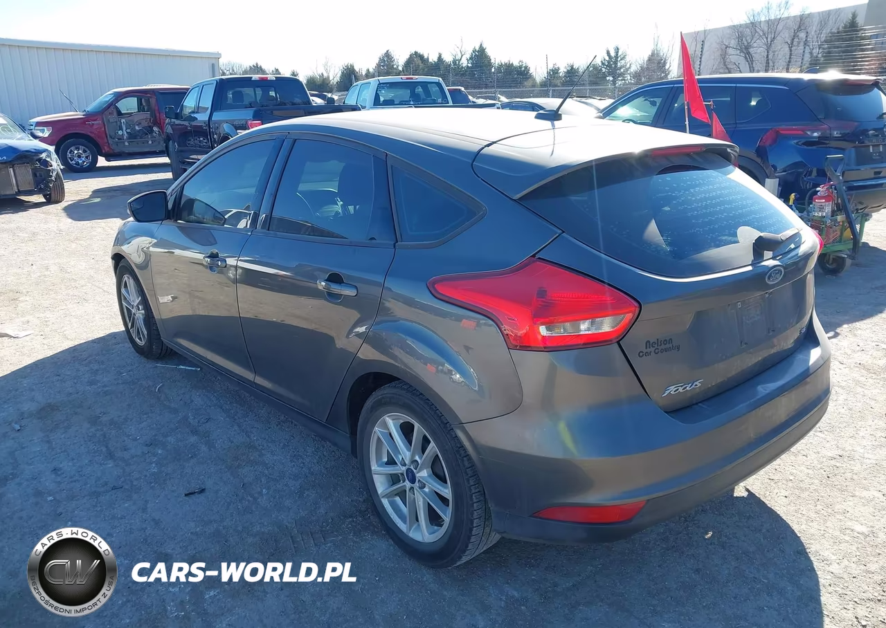 2018 Ford Focus Se VIN:1FADP3K27JL278087 - 3