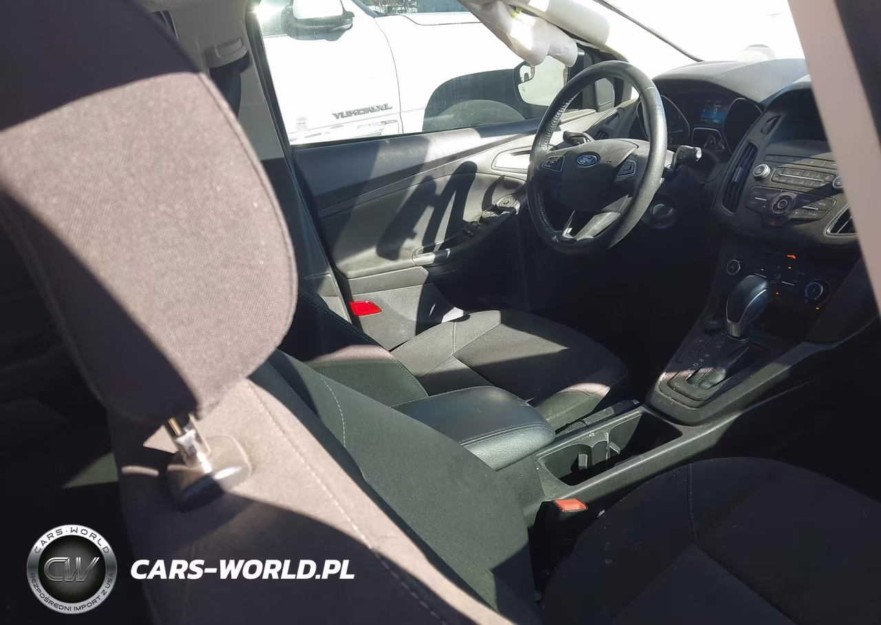 2018 Ford Focus Se VIN:1FADP3K27JL278087 - 5