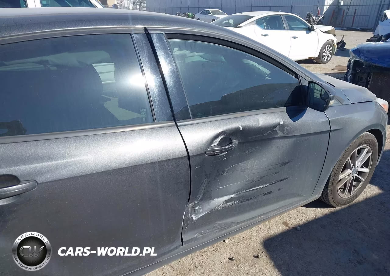 2018 Ford Focus Se VIN:1FADP3K27JL278087 - 6