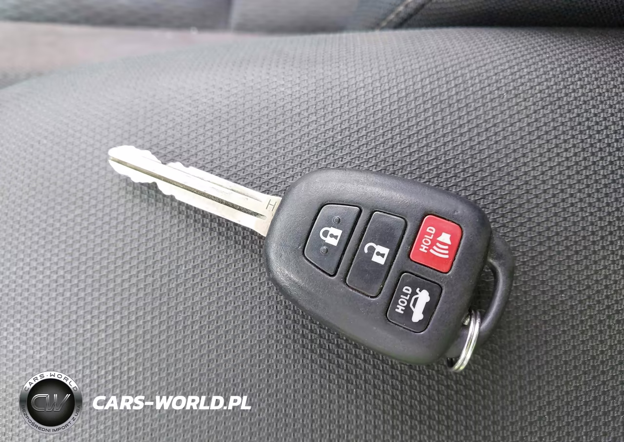 2018 Toyota Corolla Le VIN:2T1BURHE5JC083031 - 11