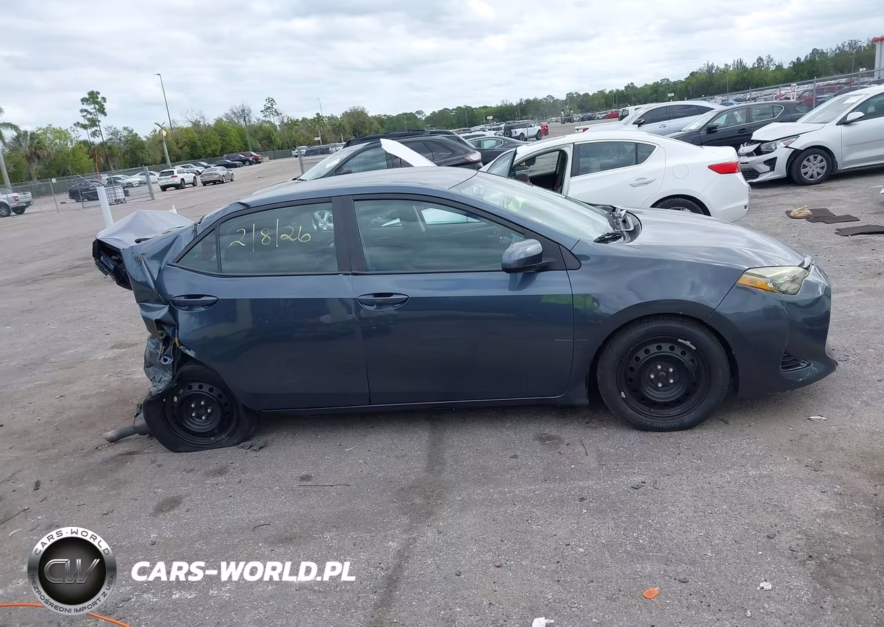 2018 Toyota Corolla Le VIN:2T1BURHE5JC083031 - 14