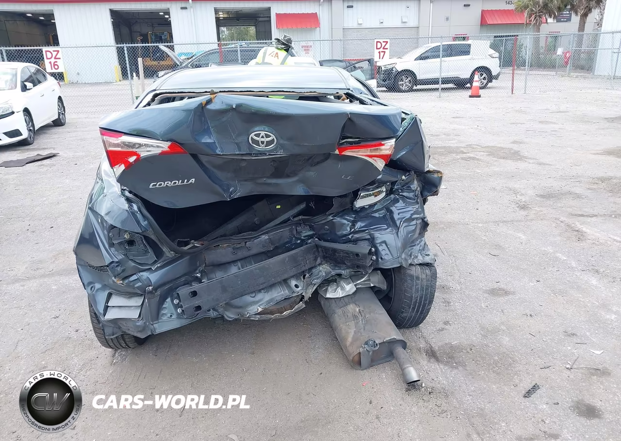 2018 Toyota Corolla Le VIN:2T1BURHE5JC083031 - 17