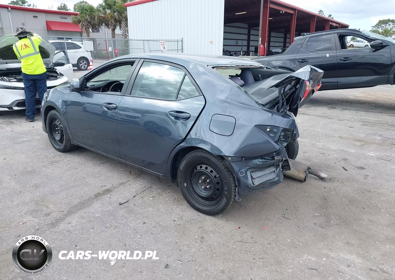 2018 Toyota Corolla Le VIN:2T1BURHE5JC083031 - 3