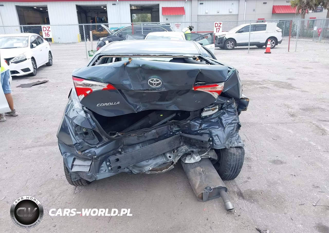 2018 Toyota Corolla Le VIN:2T1BURHE5JC083031 - 6