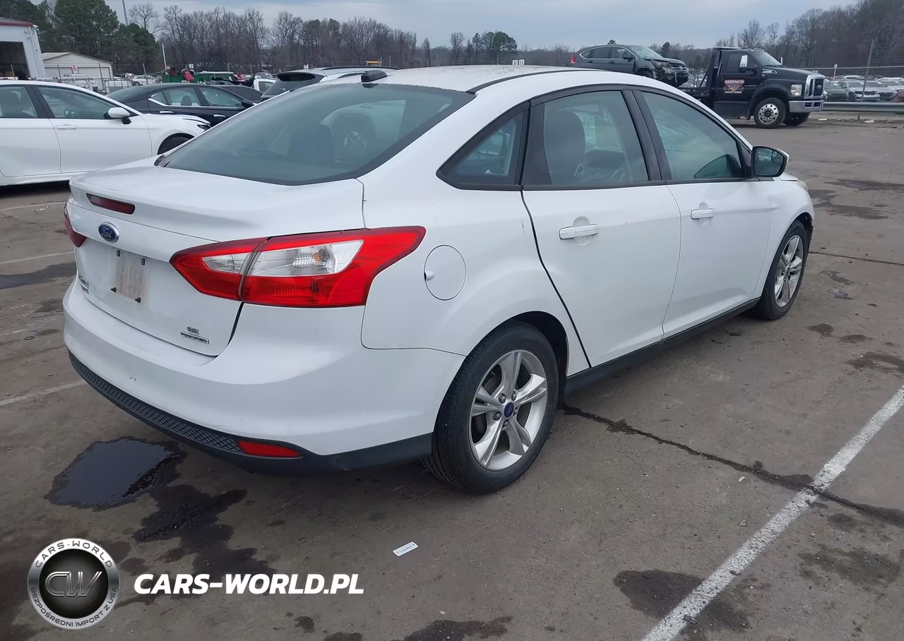 2014 Ford Focus Se VIN:1FADP3F21EL296391 - 4