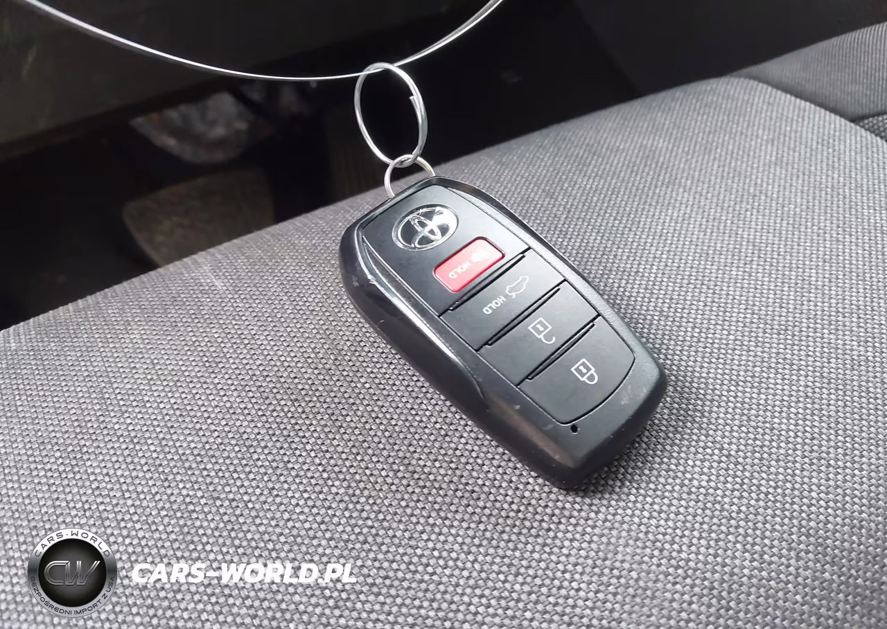 2025 Toyota Camry Le VIN:4T1DAACK9SU190387 - 11