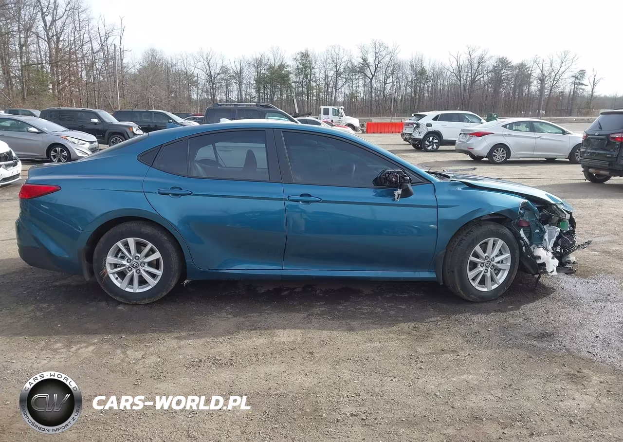 2025 Toyota Camry Le VIN:4T1DAACK9SU190387 - 13