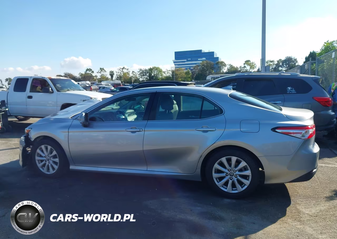 2019 Toyota Camry Le VIN:4T1B11HK9KU184993 - 13