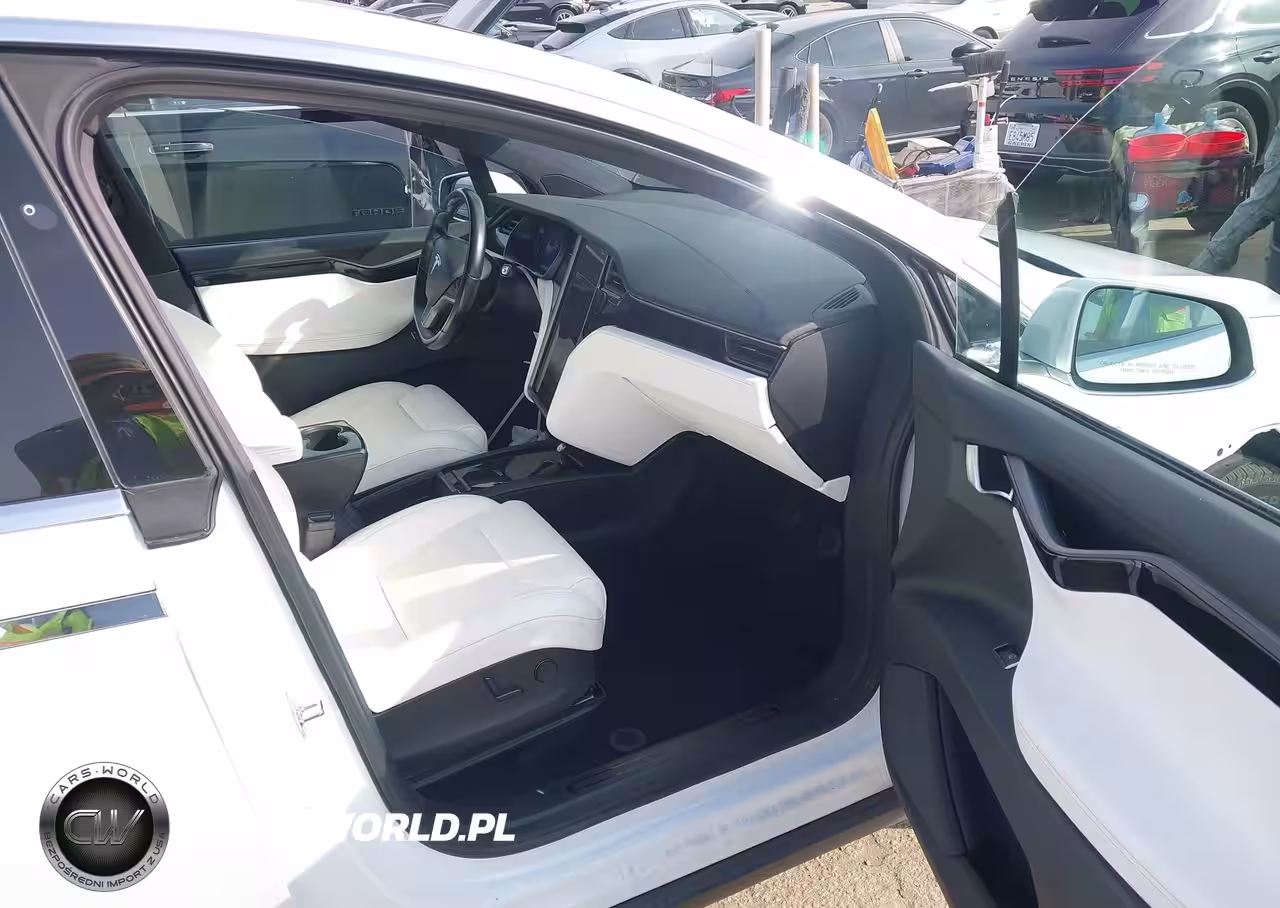 2018 Tesla Model X 100D-75D-P100D VIN:5YJXCBE25JF110637 - 5
