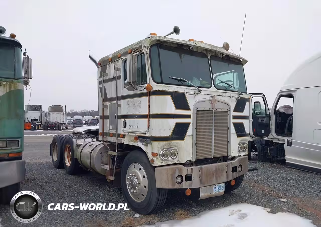 1982 Kenworth Coe K100