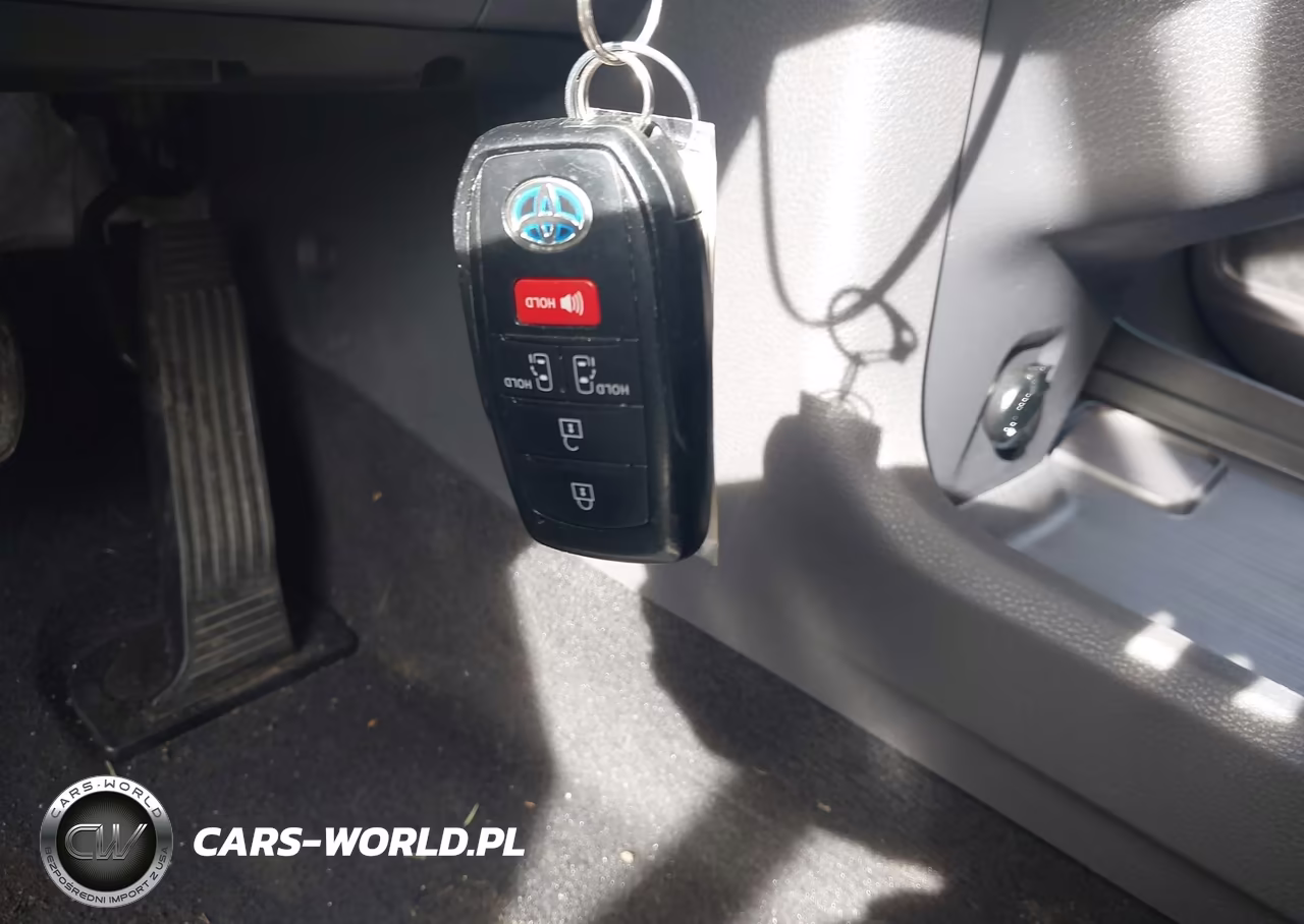 2022 Toyota Sienna Le VIN:5TDKSKFCXNS069024 - 11