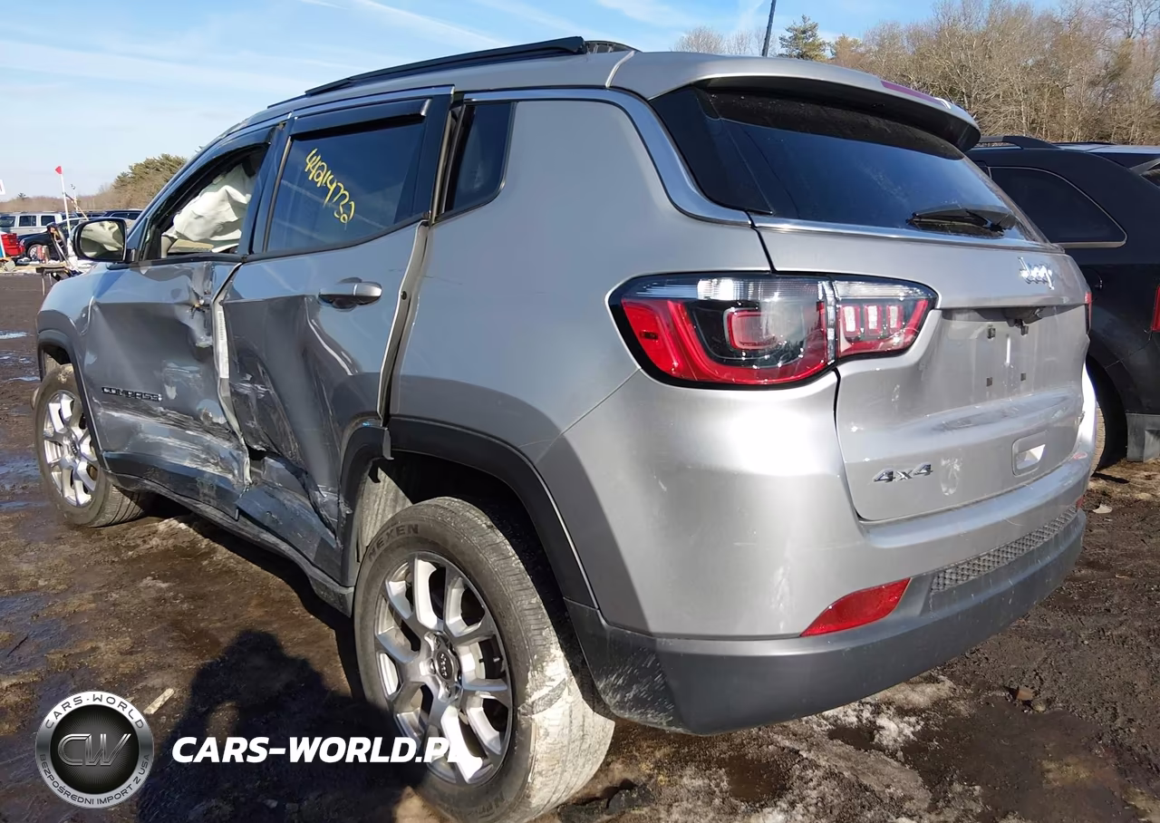 2022 Jeep Compass Latitude Lux 4X4 VIN:3C4NJDFB0NT158321 - 3