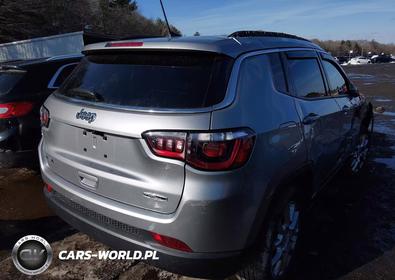 2022 Jeep Compass Latitude Lux 4X4 VIN:3C4NJDFB0NT158321 - 4