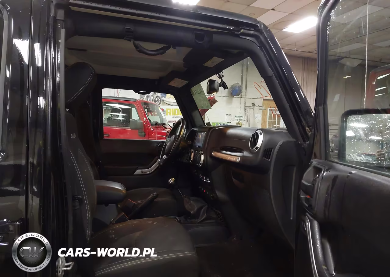 2016 Jeep Wrangler Unlimited Sahara VIN:1C4BJWEGXGL128429 - 5