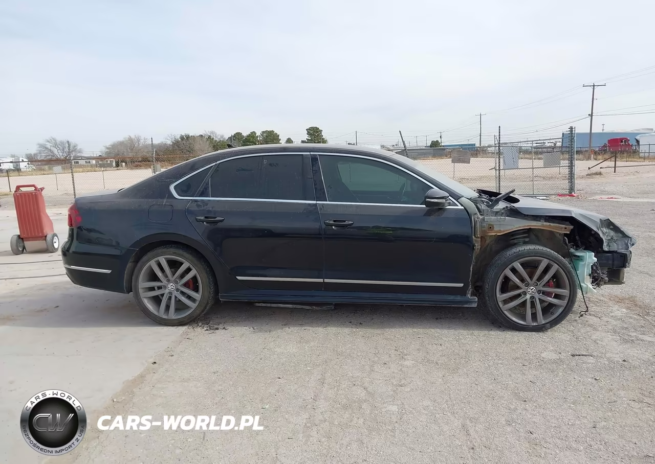 2017 Volkswagen Passat 1.8T R-Line VIN:1VWDT7A31HC028634 - 13