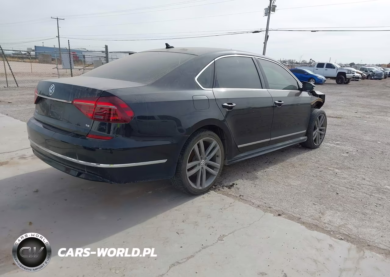 2017 Volkswagen Passat 1.8T R-Line VIN:1VWDT7A31HC028634 - 4