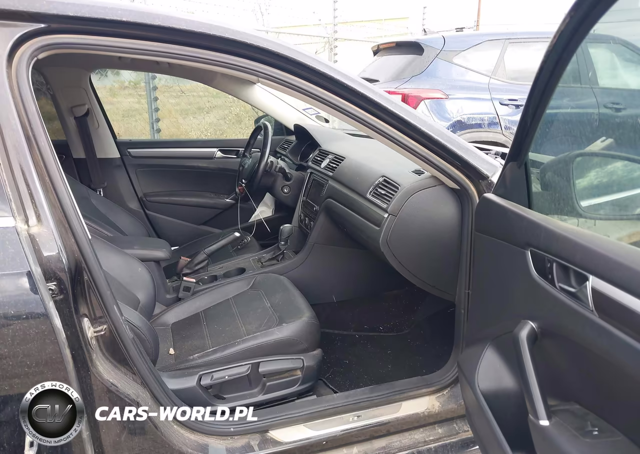 2017 Volkswagen Passat 1.8T R-Line VIN:1VWDT7A31HC028634 - 5