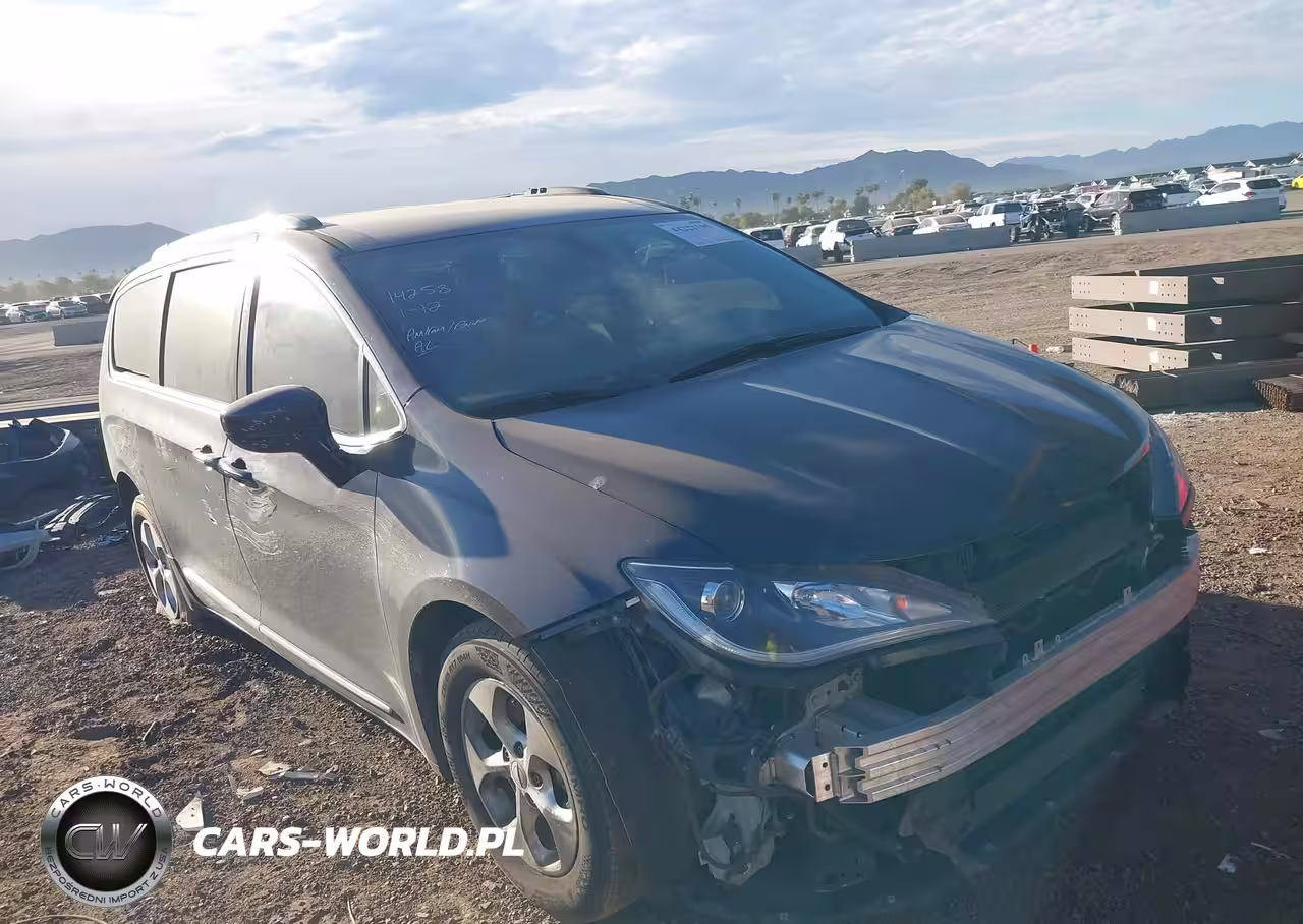 2017 Chrysler Pacifica Touring-L Plus