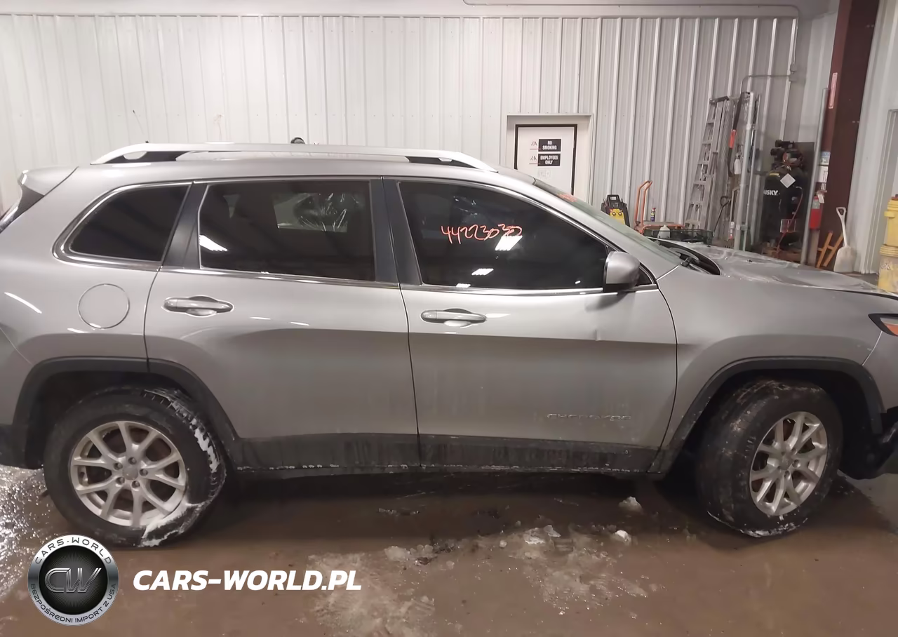 2016 Jeep Cherokee Latitude VIN:1C4PJMCB1GW117433 - 13