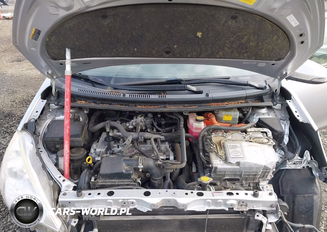 2013 Toyota Prius C Three VIN:JTDKDTB33D1036285 - 10
