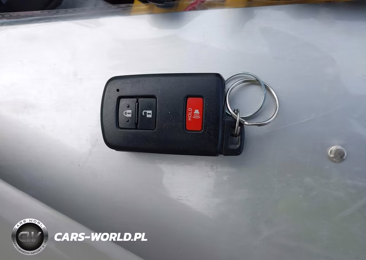 2013 Toyota Prius C Three VIN:JTDKDTB33D1036285 - 11