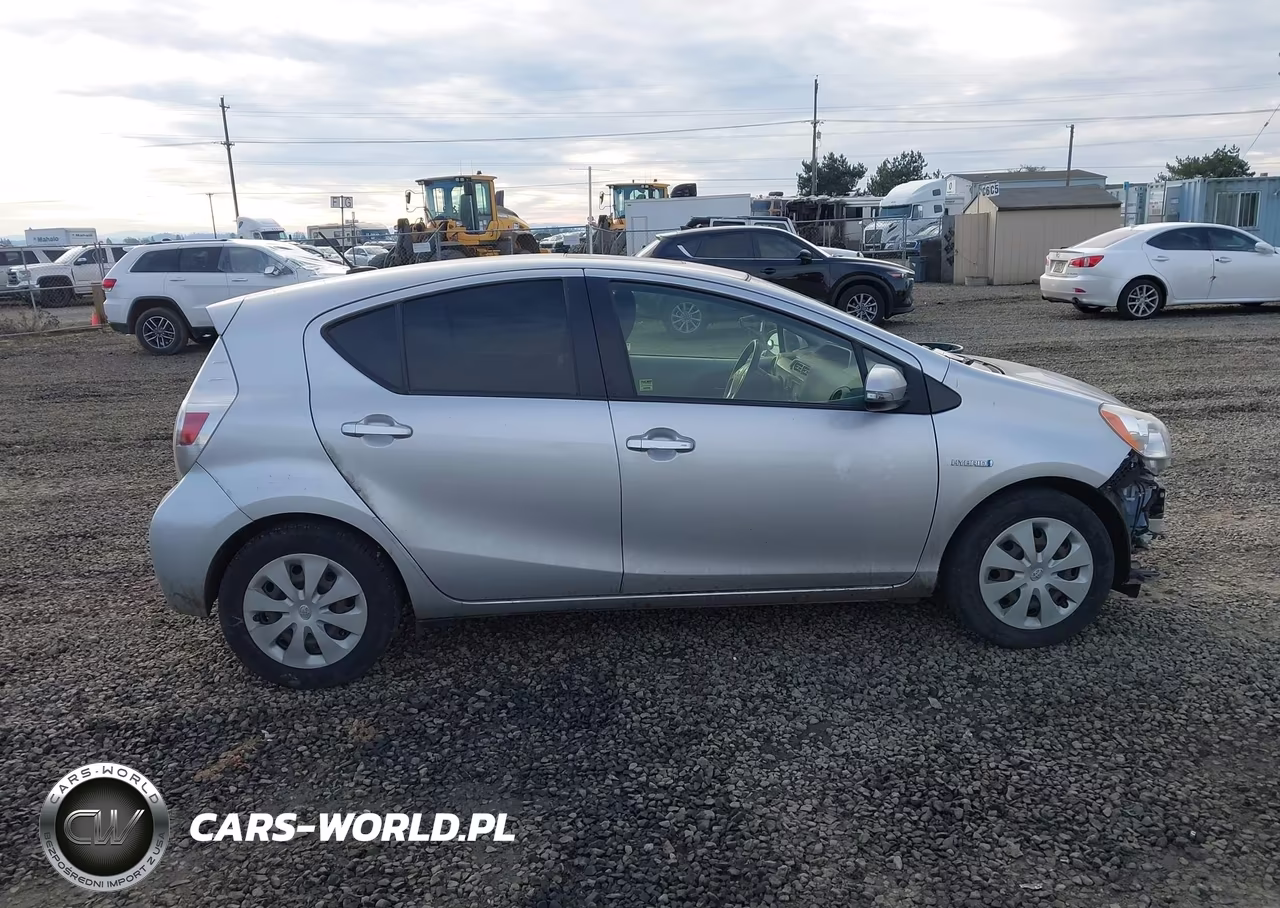 2013 Toyota Prius C Three VIN:JTDKDTB33D1036285 - 14
