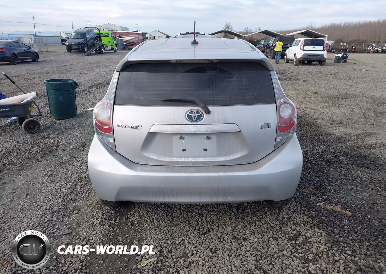 2013 Toyota Prius C Three VIN:JTDKDTB33D1036285 - 17
