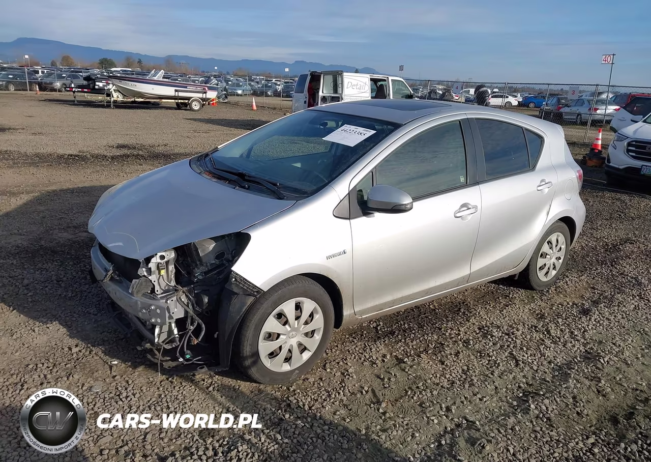 2013 Toyota Prius C Three VIN:JTDKDTB33D1036285 - 2