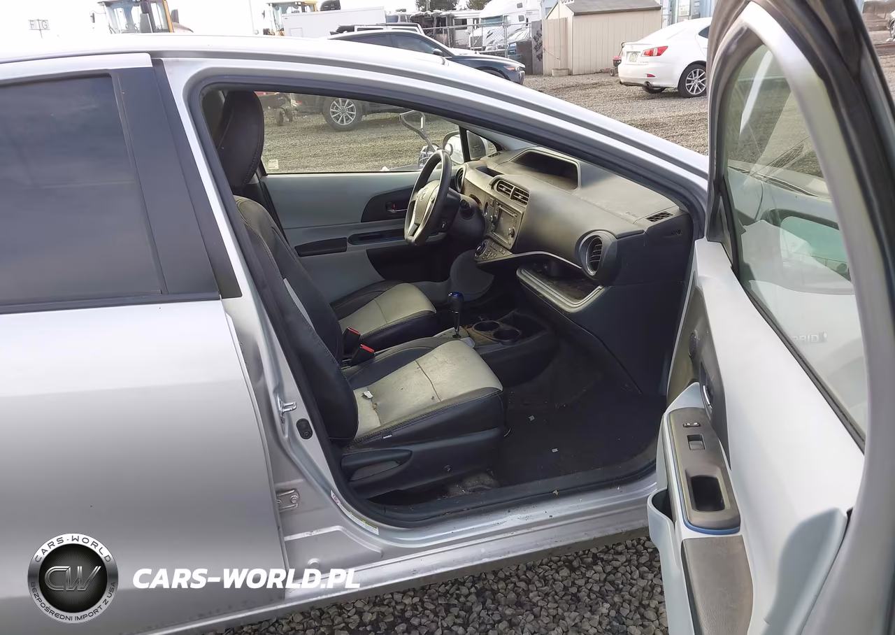 2013 Toyota Prius C Three VIN:JTDKDTB33D1036285 - 5