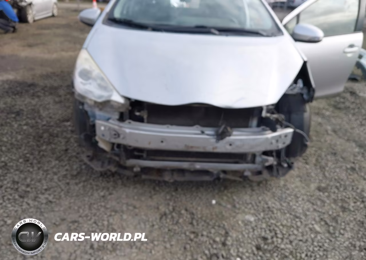 2013 Toyota Prius C Three VIN:JTDKDTB33D1036285 - 6