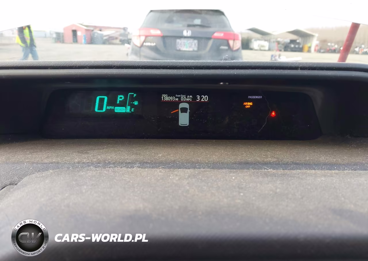 2013 Toyota Prius C Three VIN:JTDKDTB33D1036285 - 7