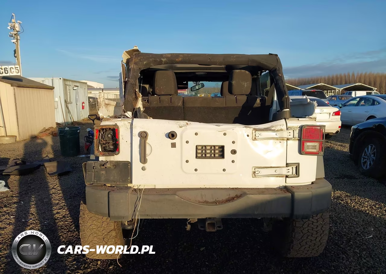 2014 Jeep Wrangler Unlimited Sport VIN:1C4BJWDG7EL281221 - 17