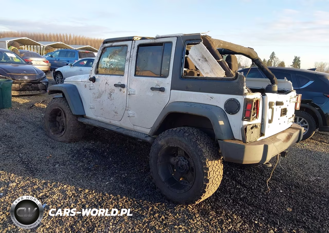 2014 Jeep Wrangler Unlimited Sport VIN:1C4BJWDG7EL281221 - 3