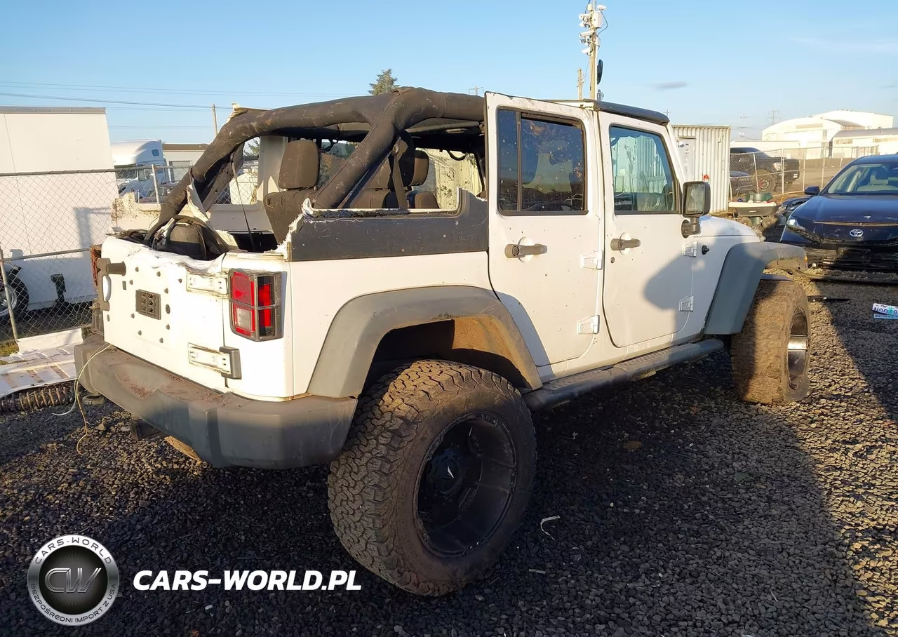 2014 Jeep Wrangler Unlimited Sport VIN:1C4BJWDG7EL281221 - 4