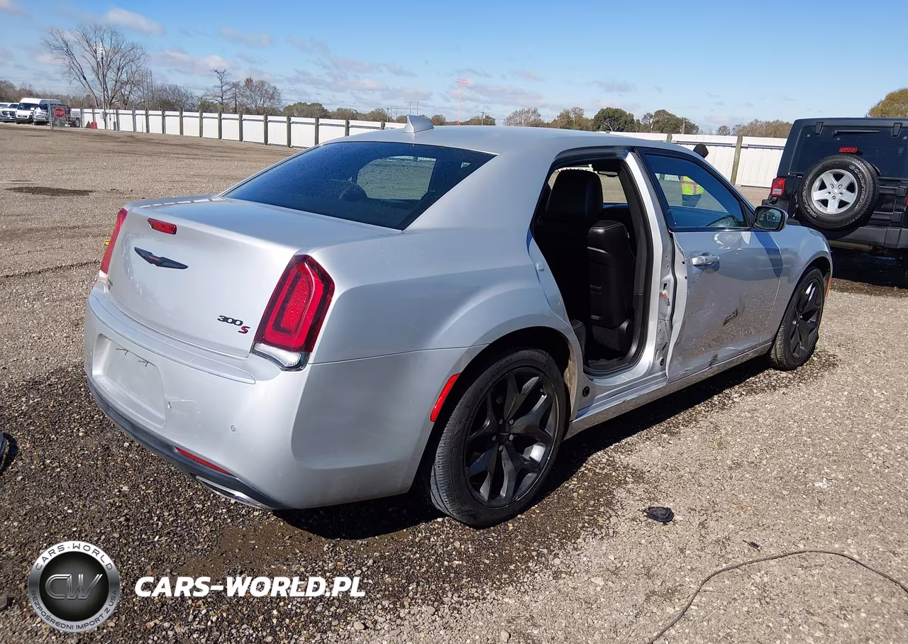 2021 Chrysler 300 300S VIN:2C3CCABG6MH595785 - 4