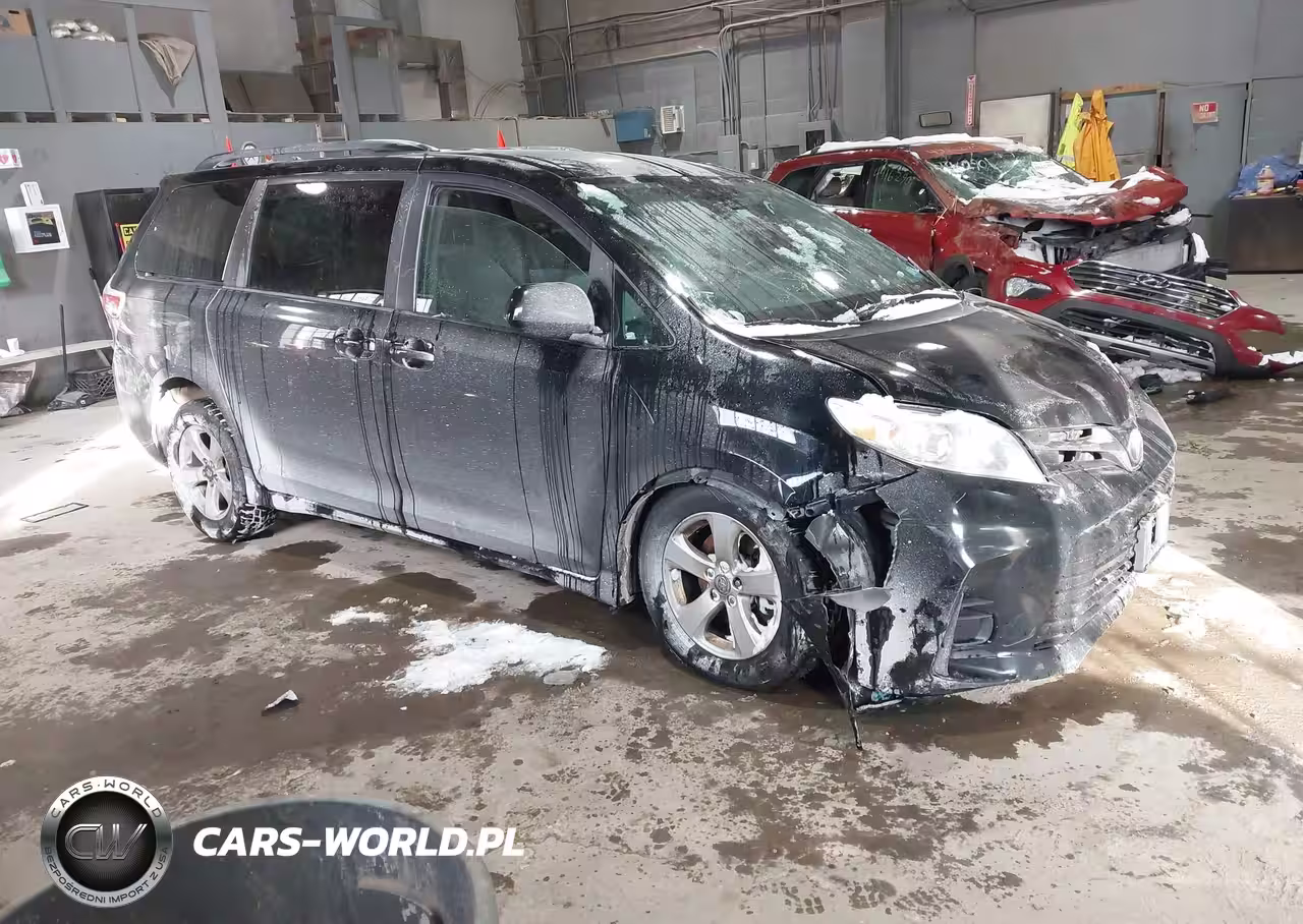 2018 Toyota Sienna Le 8 Passenger