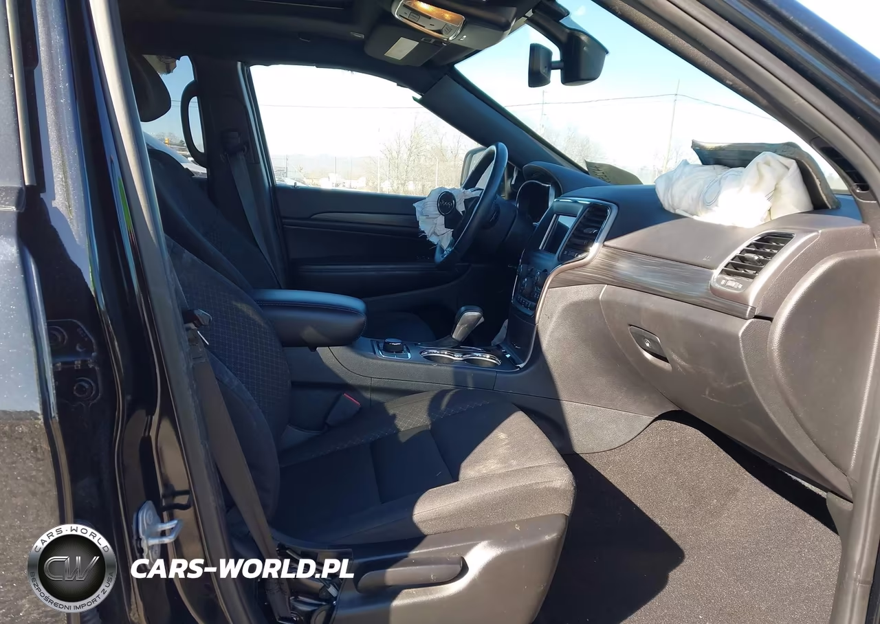 2019 Jeep Grand Cherokee Upland 4X4 VIN:1C4RJFAG8KC784643 - 5