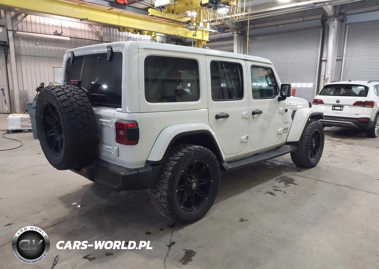 2018 Jeep Wrangler Unlimited Sahara 4X4 VIN:1C4HJXEG8JW245111 - 4