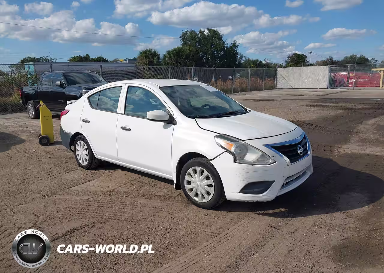 2017 Nissan Versa 1.6 S+