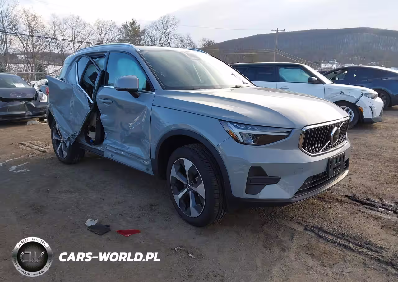 2025 Volvo Xc40 B5 Core Bright Theme