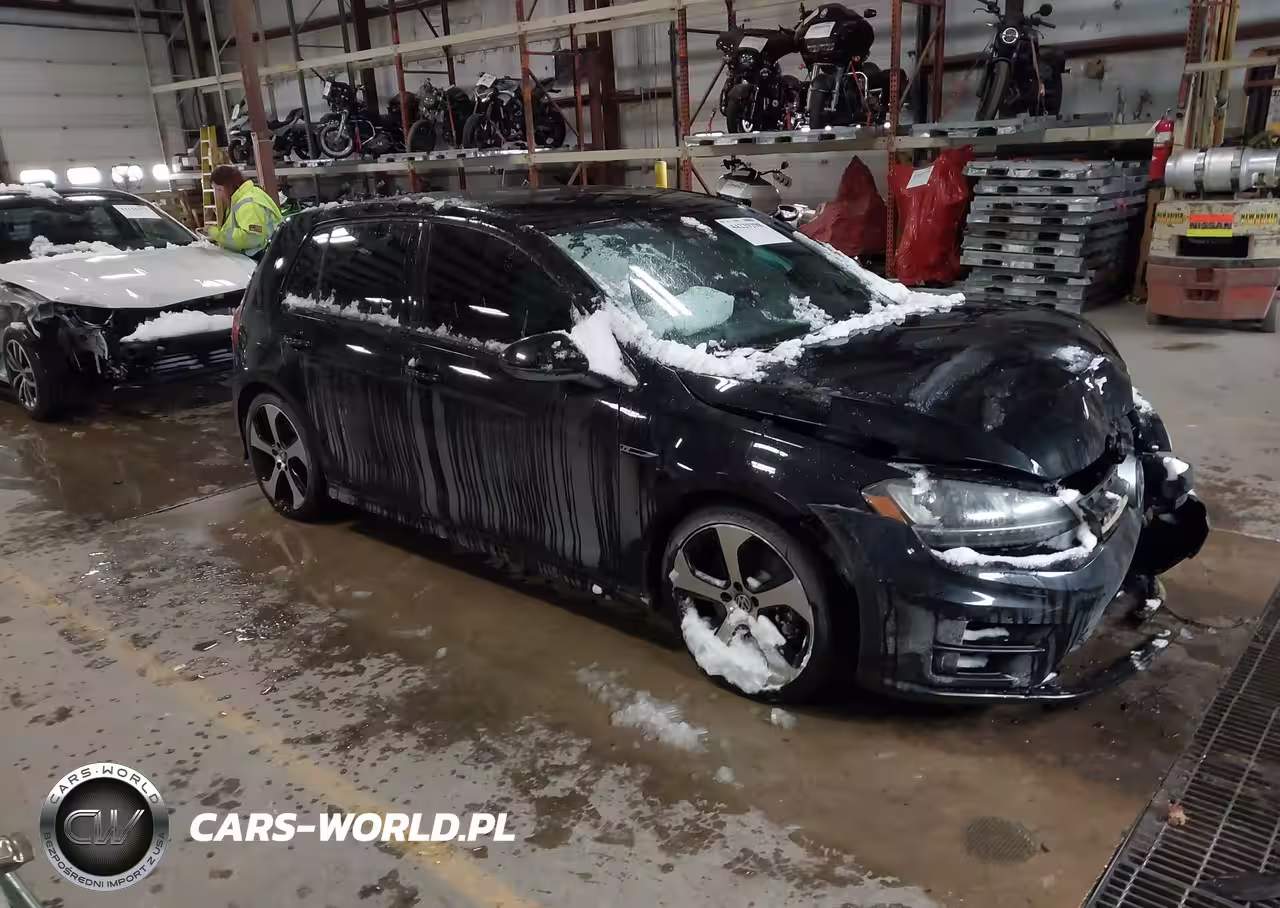 2016 Volkswagen Golf R 4-Door