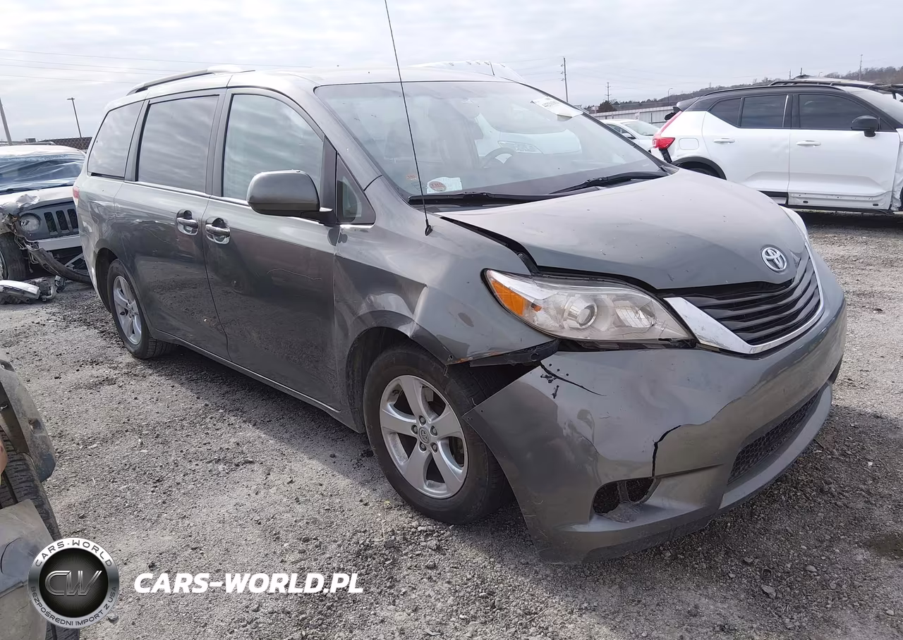 2014 Toyota Sienna Le V6 8 Passenger