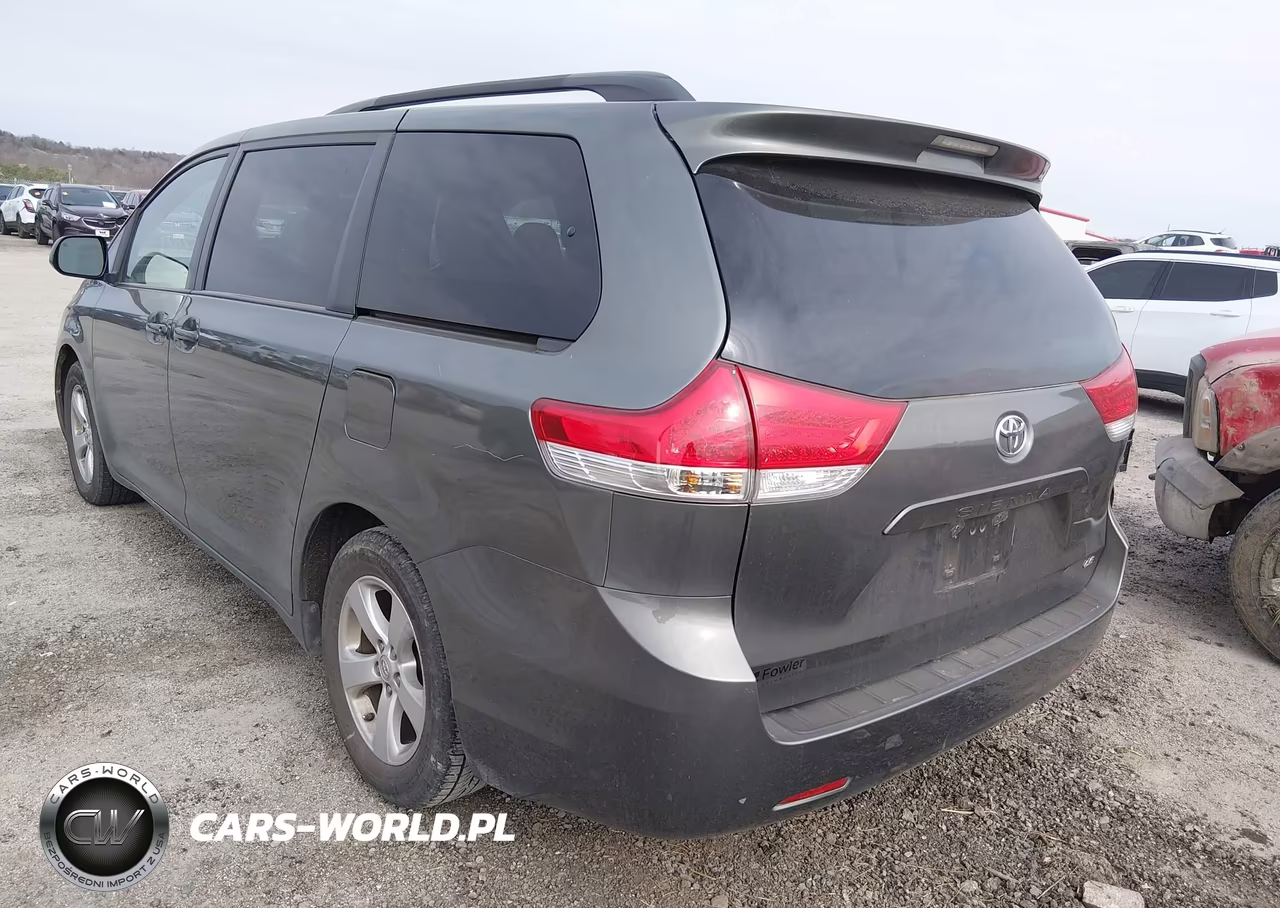 2014 Toyota Sienna Le V6 8 Passenger VIN:5TDKK3DC3ES441232 - 3
