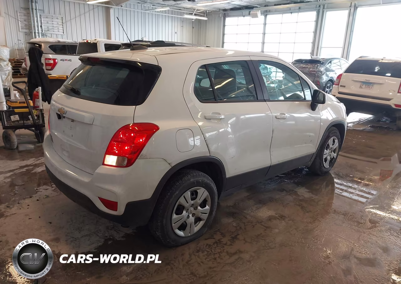 2018 Chevrolet Trax Ls VIN:3GNCJKSB5JL237373 - 4