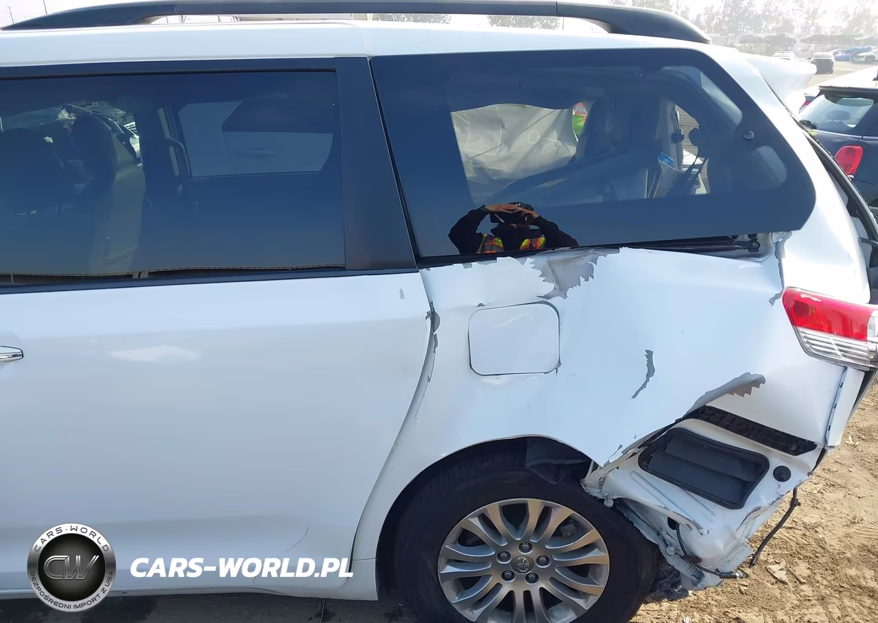 2014 Toyota Sienna Xle V6 8 Passenger VIN:5TDYK3DC4ES522119 - 20