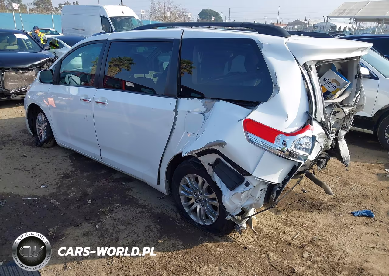 2014 Toyota Sienna Xle V6 8 Passenger VIN:5TDYK3DC4ES522119 - 3