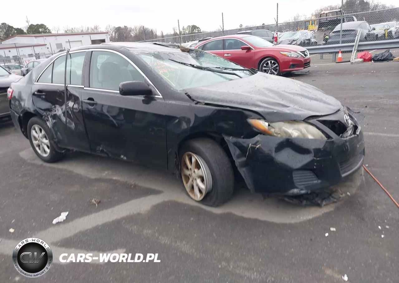 2011 Toyota Camry Le – zdjęcie 1 z 16