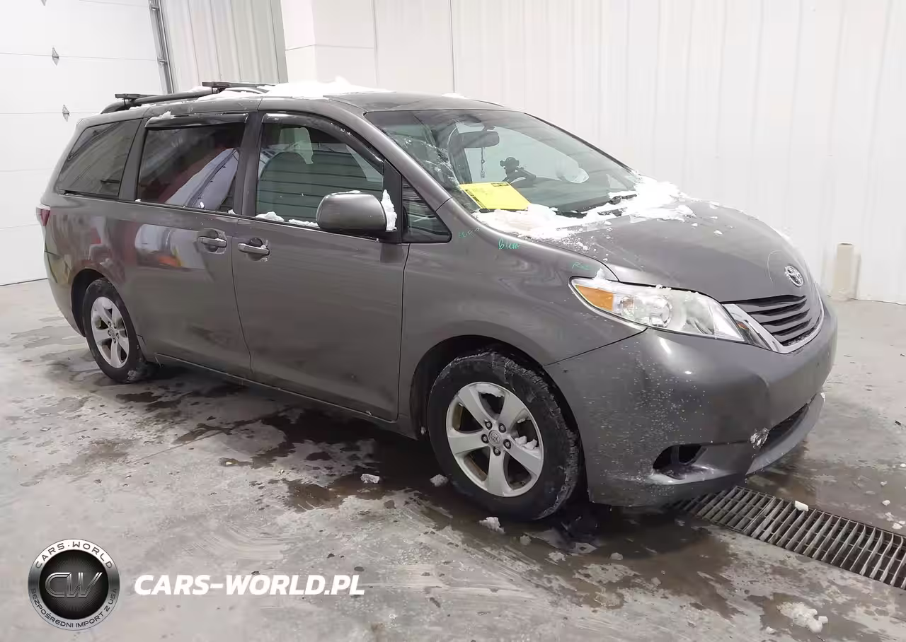 2017 Toyota Sienna Le 8 Passenger