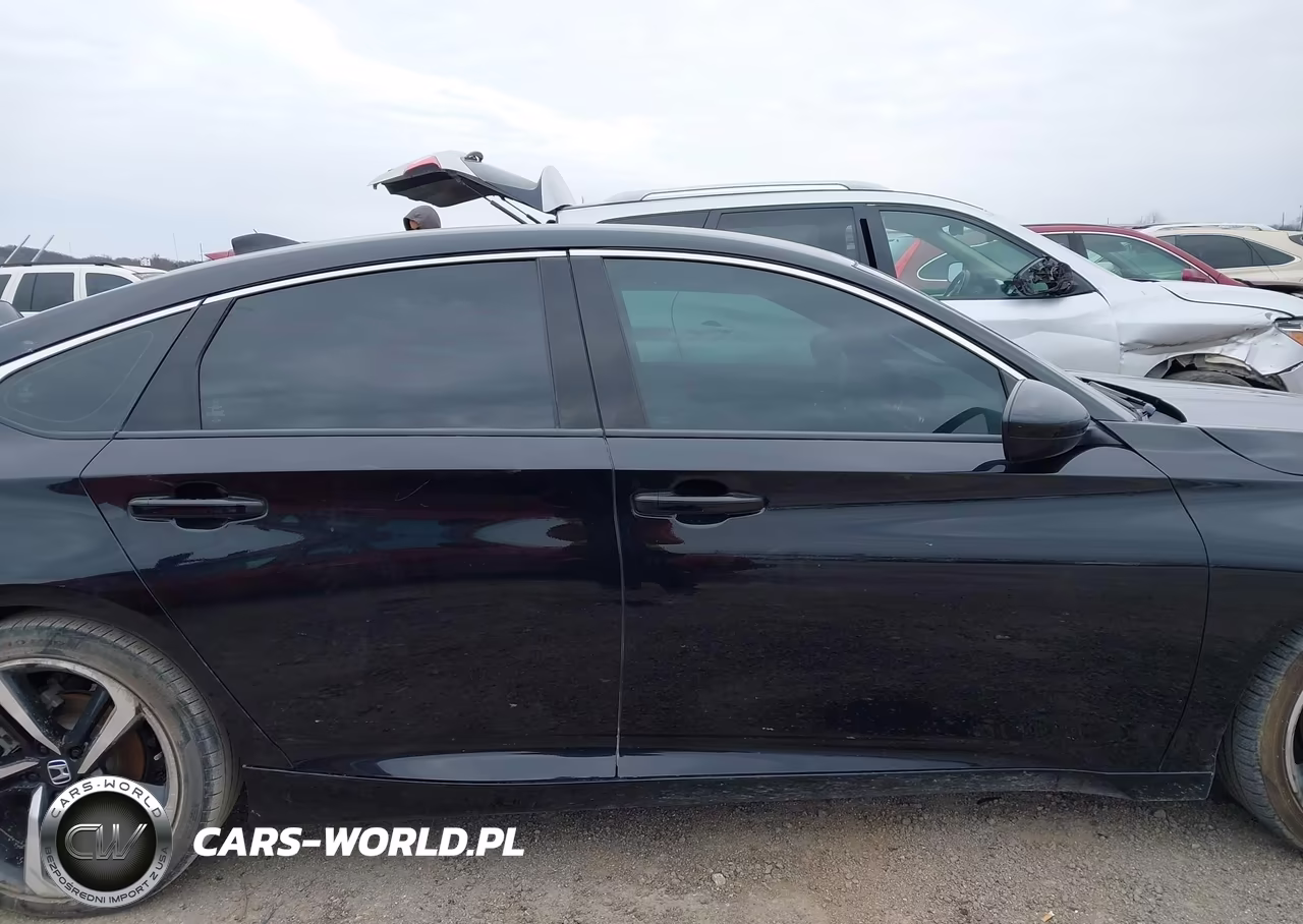 2018 Honda Accord Sport VIN:1HGCV1F3XJA048110 - 13