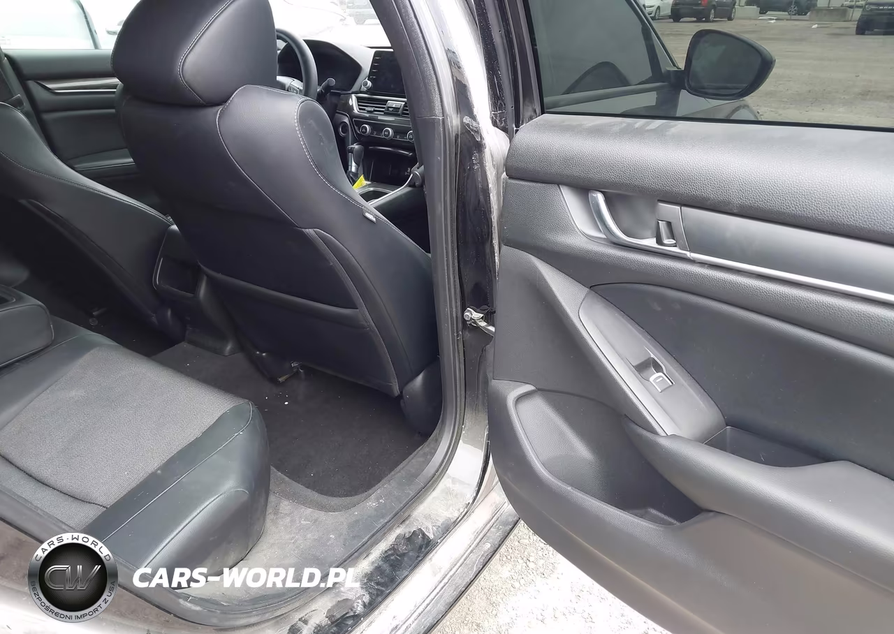 2018 Honda Accord Sport VIN:1HGCV1F3XJA048110 - 8
